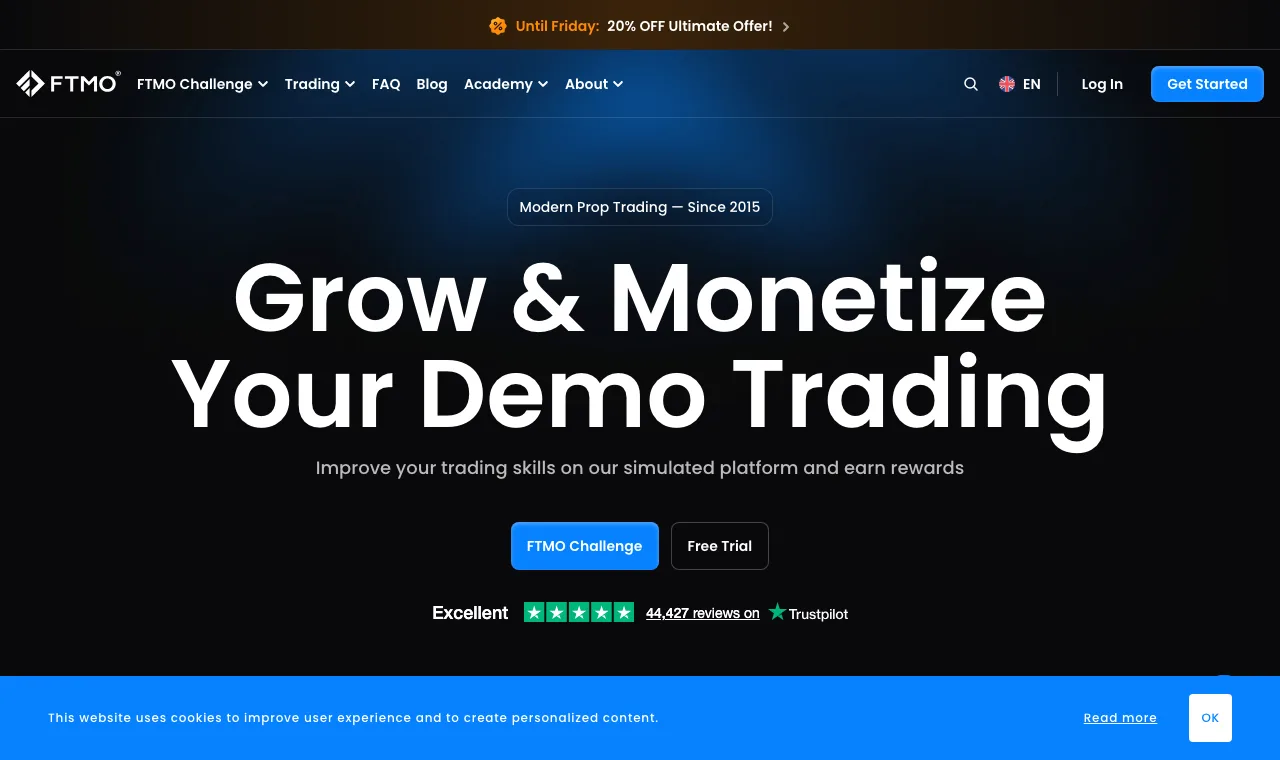 Captura real da página inicial da FTMO (ftmo.com): cabeçalho com menu FTMO Challenge e Trading, selo 'Modern Prop Trading — Since 2015', chamada 'Grow & Monetize Your Demo Trading' com a ressalva 'simulated platform', botões FTMO Challenge e Free Trial e avaliação 'Excellent' no Trustpilot com 44.427 avaliações.